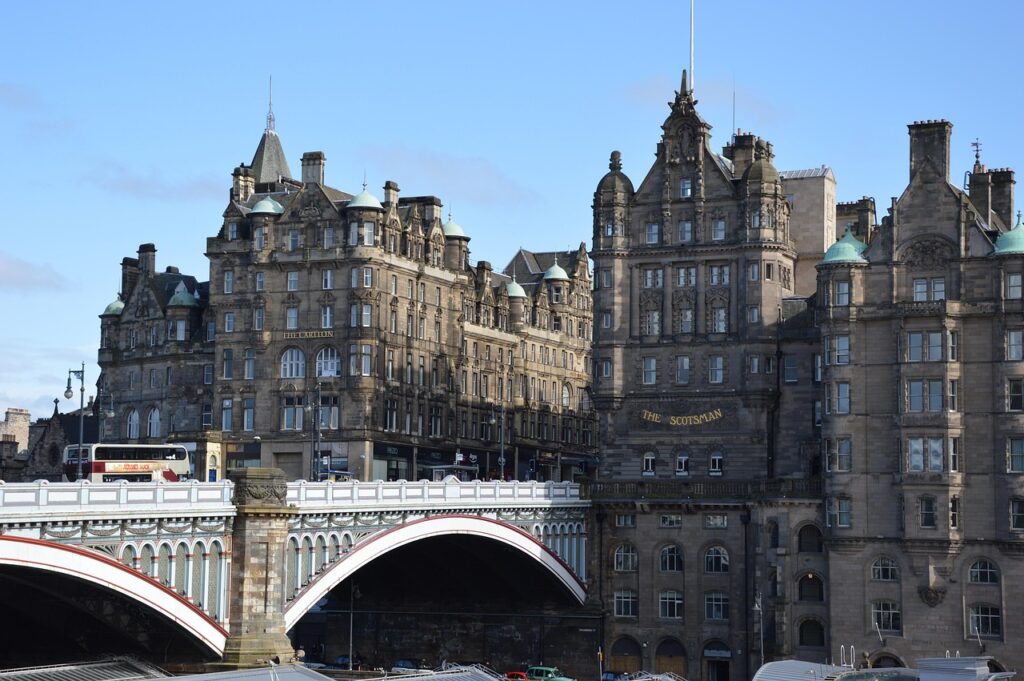 edinburgh historic center bridge 859332